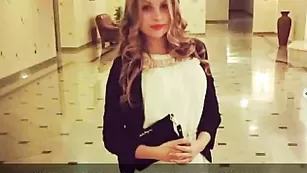 Замечательная краля hotxfantasy снимает нижнее белье