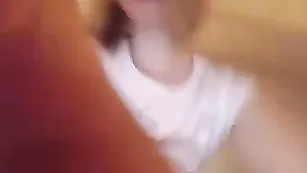 Строптивая путана phoenixgirl ласкает бритые дырочки