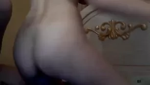 Милая сучка Irusikkkk обнажает шикарное тело