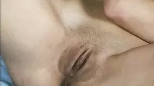 Замечательная барышня SensualLips ласкает клитор пальчиками