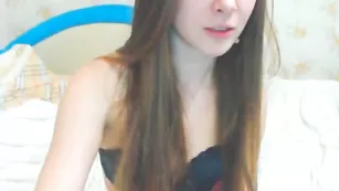 Голубоглазая милашка smileygirl мастурбирует в привате