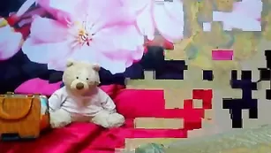 Обаятельная крошка jennakitty танцует стриптиз