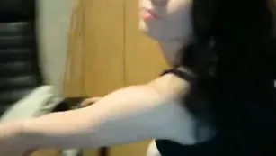 Озорная пассия megadetka обнажает феерично тело