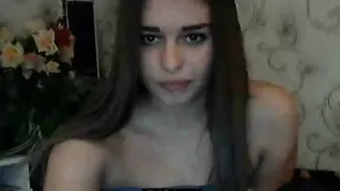 Роскошная чертовка hotbrunet69 общается во фри чате