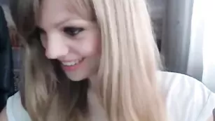 Клевая девка Cherry_nka мастурбирует анус