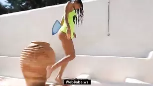 Горячая красотка Maria нежно мастурбирует пизду