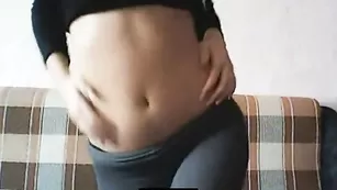 Улыбчивая самка selen007 обнажает сексуальное тело