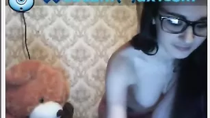 Шальная телочка Foxy3 танцует стриптиз