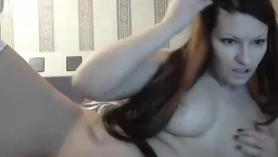 Солидная шкура ParisWOW руками разминает киску