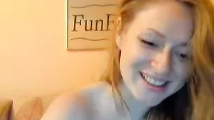 Замечательная шваль FunFan танцует красивый стриптиз