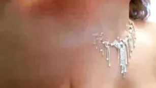 Изящная дама zalubis трахает влажную дырочку