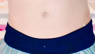 Грудастая курва lilygirl эротично раздевается