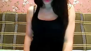 Очаровательная курва Kiska4U дрочит секс игрушкой