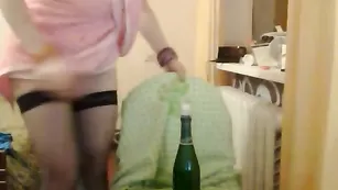 Обаятельная дамочка Taty163 развлекается с игрушкой