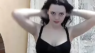 Черноволосая шваль anjelika1 пальчиками теребит пилотку