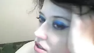 Тетка Catsuit сует игрушку в очко