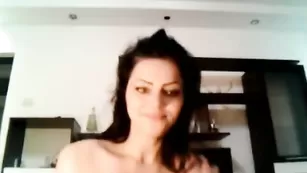 Симпатичная куколка sweetloree24 занимается мастурбацией