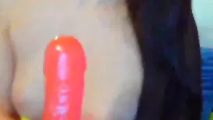 Экзотичная самка exxxtasy долбит вагину секс игрушкой