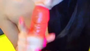 Экзотичная самка exxxtasy долбит вагину секс игрушкой