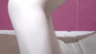 Знойная блондинка Annelisa дрочит пизду секс игрушкой