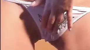 Светловолосая детка anastasia дрочит пилотку рукой