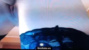 Похотливая цыпочка pjgirl трахает себя фаллосом