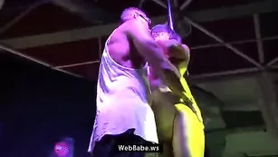 Соблазнительная испаночка SHOW трахается в анус