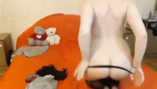 Татуированная толстушка greta1978 трогает шикарные титьки