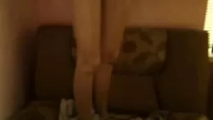 Симпатичная барышня Hotchick1799 позирует обнаженная