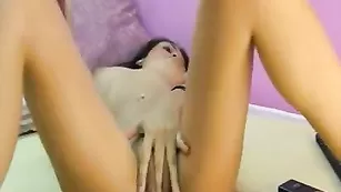 Элитная сучка жестко трахает анал