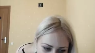 Пылкая дамочка amynta ласкает упругую попку