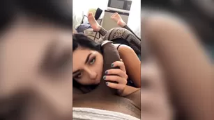 Keira Croft сосет гигантский член Dredd в прямом эфире, порно, секс в прямом эфире