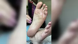 beautyandherfeetz frisky friday oily soles tease. let me get your show chat live porn live sex 1