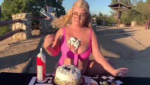 cinnamonnbaby message me для the full cake smash шоу чат реальный порно реальный секс