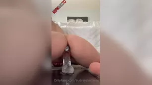 Audrey Sinclair riding дилдо with anal plug реальный порно реальный секс