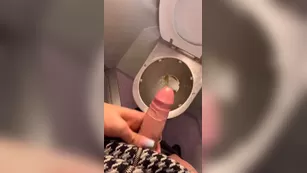 candicets Into the train in toilett шоу чат реальный порно