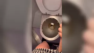 candicets Into the train in toilett шоу чат реальный порно