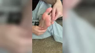 waifufeetmilk Lotion me up xxx onlyfans liveporn