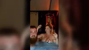 wcaproductions1 Голая Hot Tub Interview With kiki_daire шоу чат реальный порно