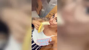 michaelaisizzu Eating a banana while an Asian guy was делаю мой ped шоу чат реальный порно