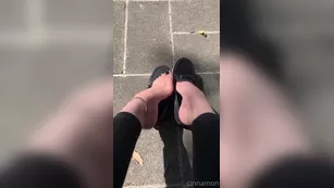cinnamonfeet2 03 12 2020 Teasing with мой feet in public шоу чат реальный порно