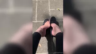 cinnamonfeet2 03 12 2020 Teasing with мой feet in public шоу чат реальный порно