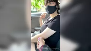 MoonLighty _2006052821_My_boyfriend_teasing_me_with_my_new_toy Video шоу чат реальный порно