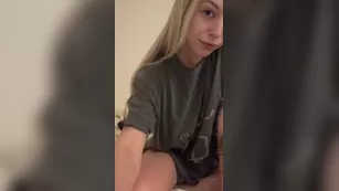 lilylarimar_5e84635f108c9dbf2975a шоу чат реальный порно