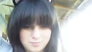 Распутная малышка Wyki18 показывает сиськи на улице