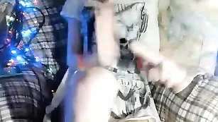 Сексапильная девочка Emiliyaxxx трахается секс игрушкой