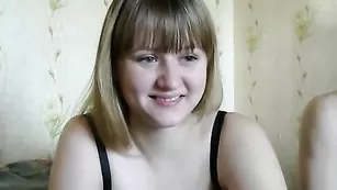 Пышная дамочка Funny_bunnies отсасывает хуй