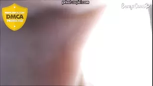 Жопастая соска позирует голая BingoBooom