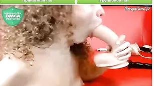 Кудрявая шалава MyAFox жестко трахает очко