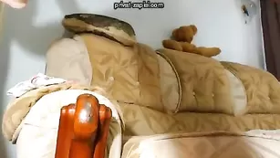 Худая шалава BigLips оседлала большой дилдо